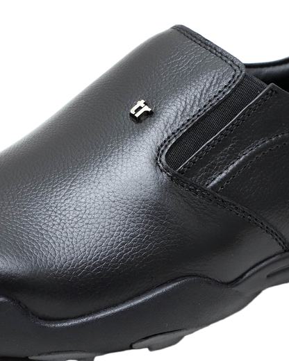 Trotter 3690 Black Slip-ons all day casuals