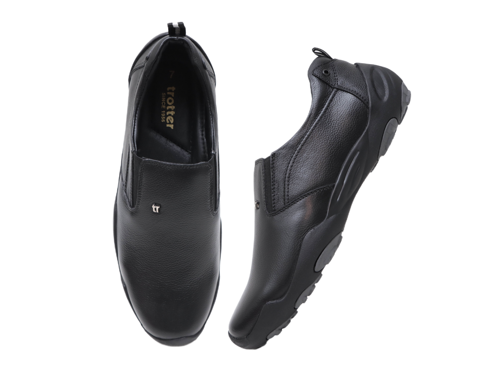 Trotter 3690 Black Slip-ons all day casuals